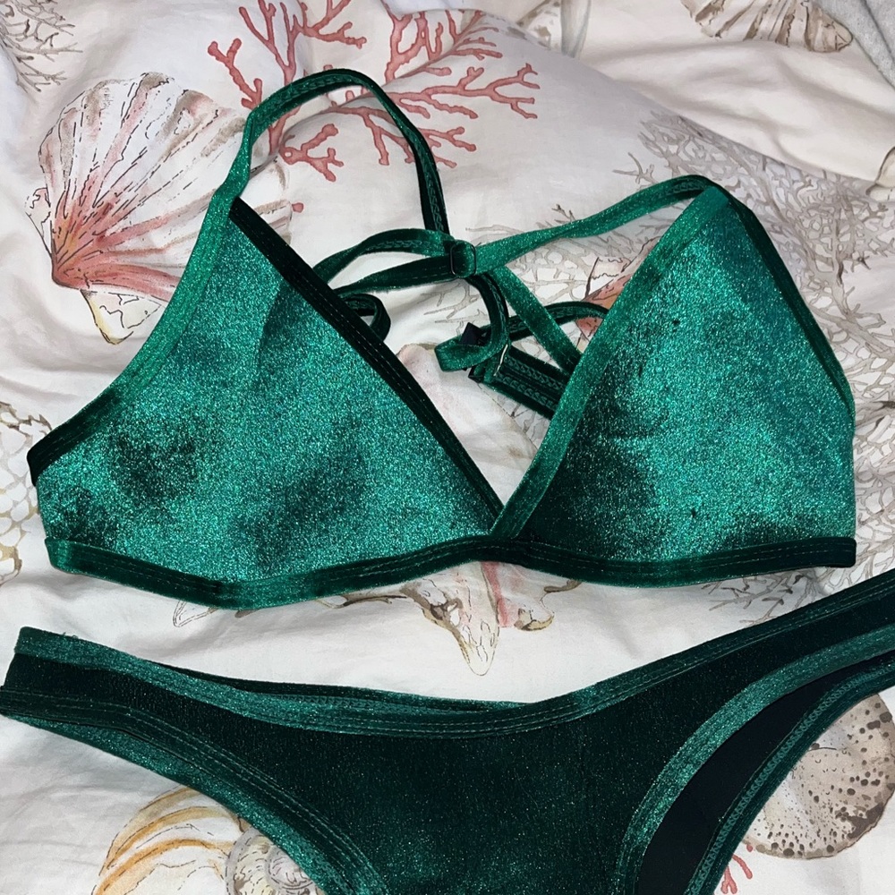 Hoaka Bikini top in emerald